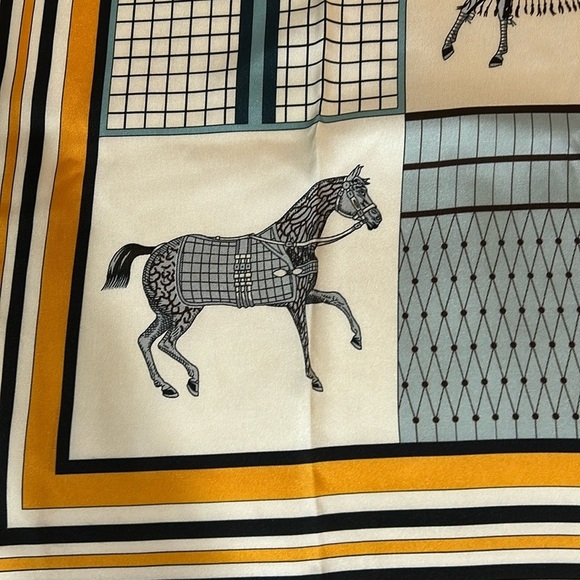 R-2225- Colorful Equestrian Print Scarf NWT - Picture 5 of 7